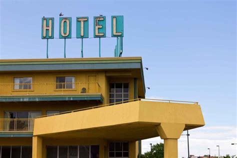 cheap hotels in a estrada